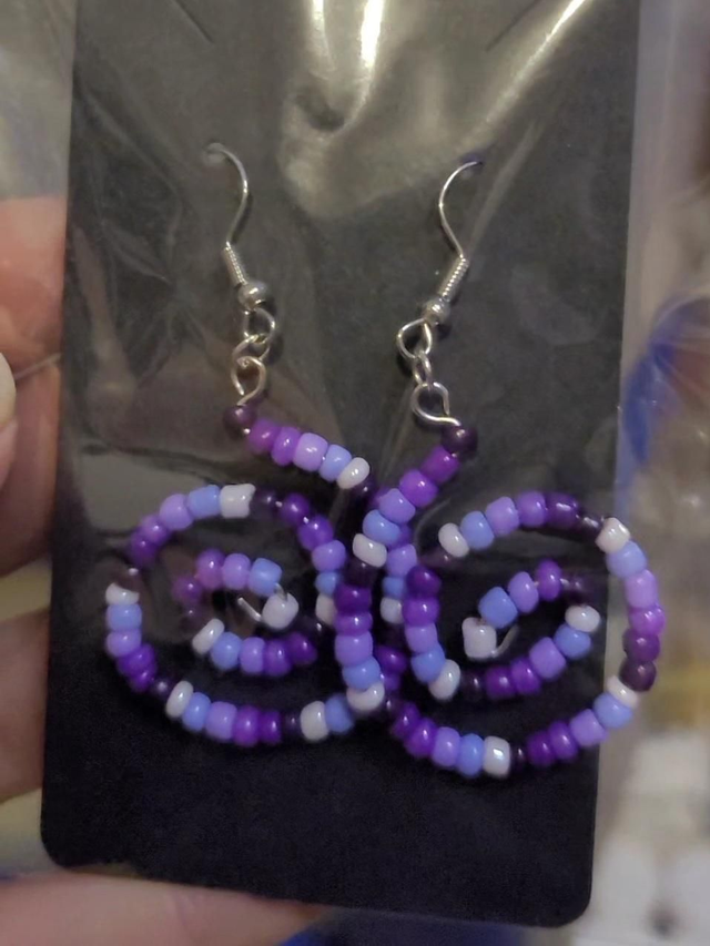 Boucles d'oreilles spirale perlée tons violet