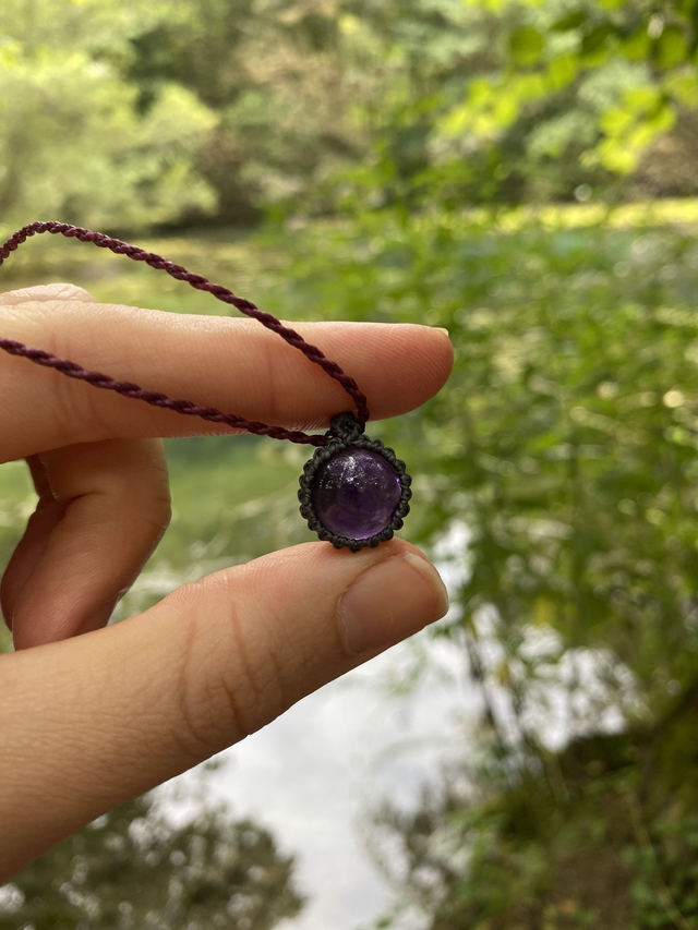 Mini Amehtyst Mikromakramee Halskette