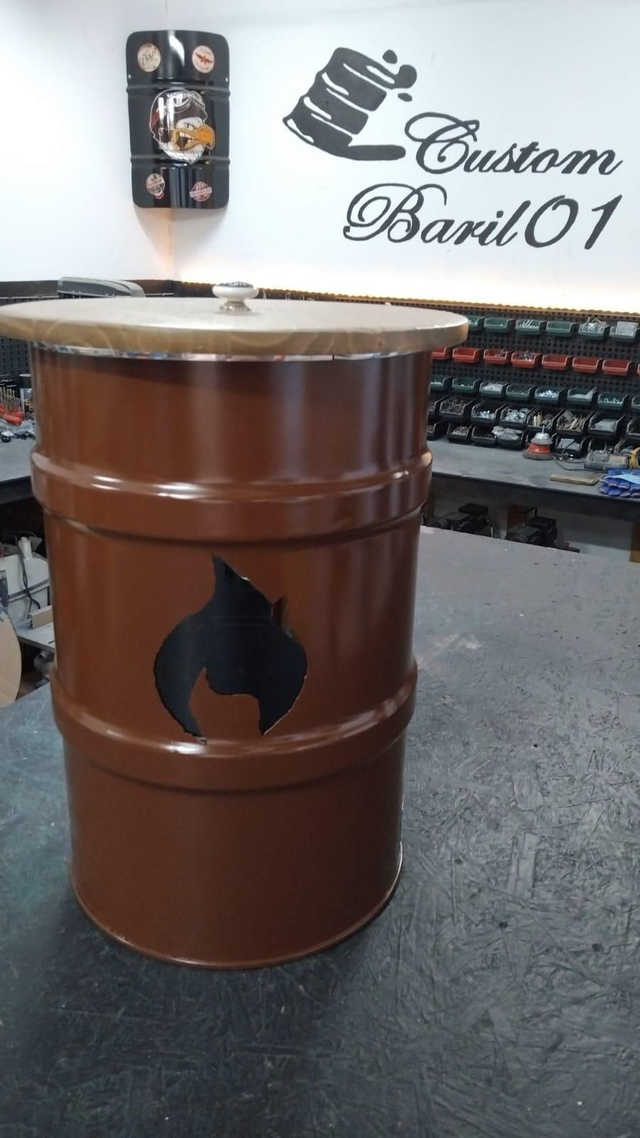 Rangement Granulés Bois Design Industriel – Bac à Pellets en Baril d'Huile Recyclé