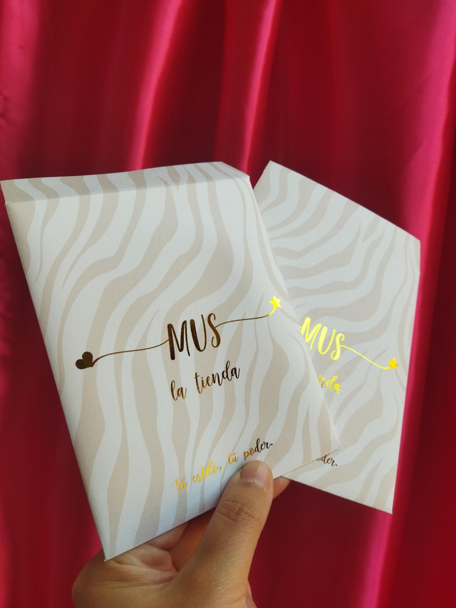 10 Sobres de papel impresos 11x13 cm con foil