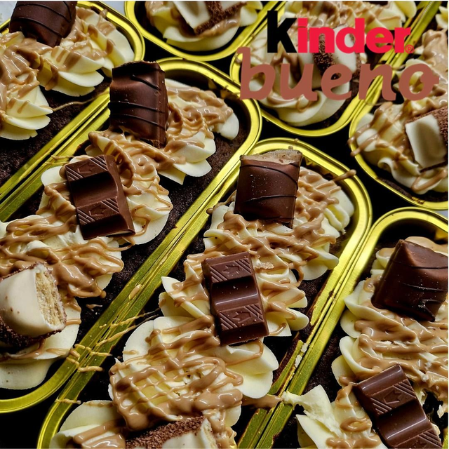 Kinder Bueno Cake Tray