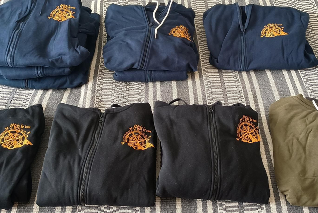 Sweat à capuche brodé &quot;Tiki le van&quot;