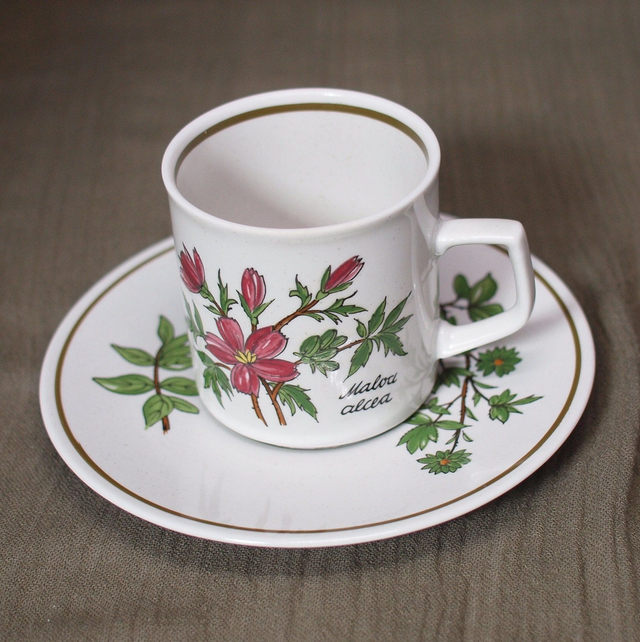 Winterling | Kop- en schotel &#039;Kaasjeskruid&#039; decor Groen en roze kleuren (diameter kopje 6,5 | hoogte 6 | diameter schotel 13,5 cm) | Vintage