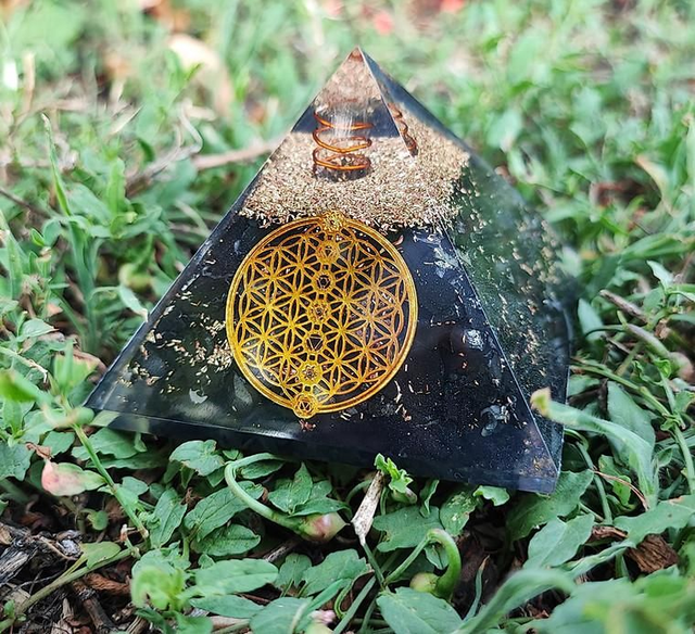 Orgonite Shungite fleur de vie 7 chakras