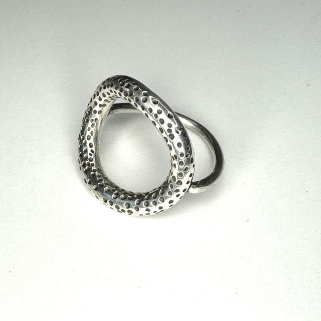 Double loop ring
