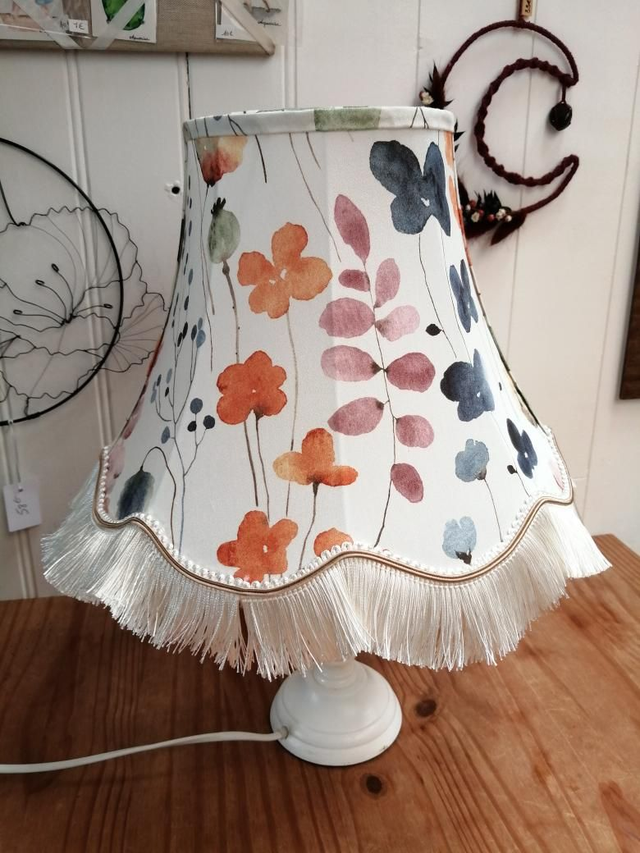 Abat-jour pagode fleuri à franges