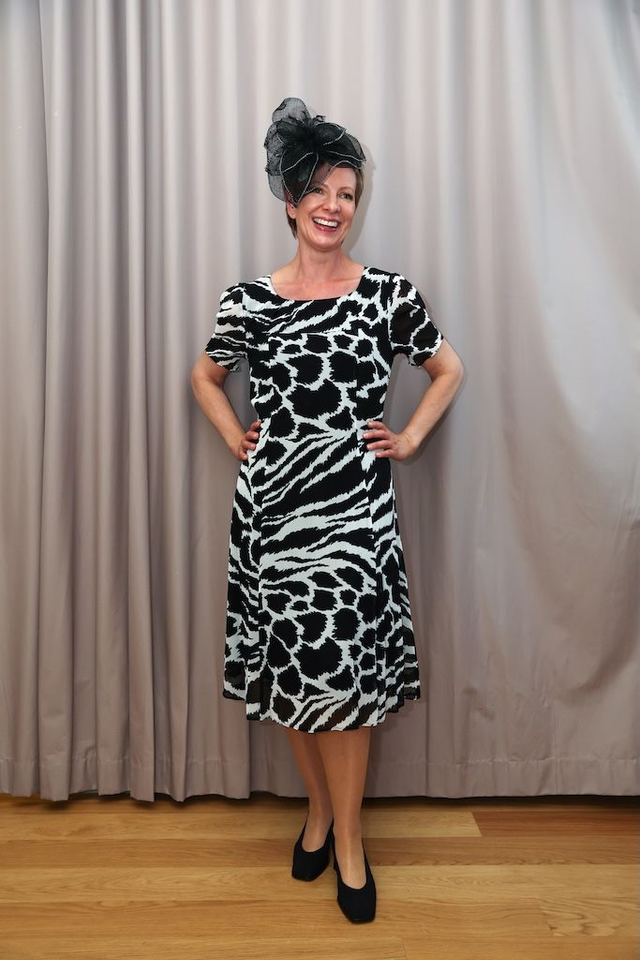 Shenina Monika mustavalkoinen kellohelmainen kotimainen juhlamekko koko 40