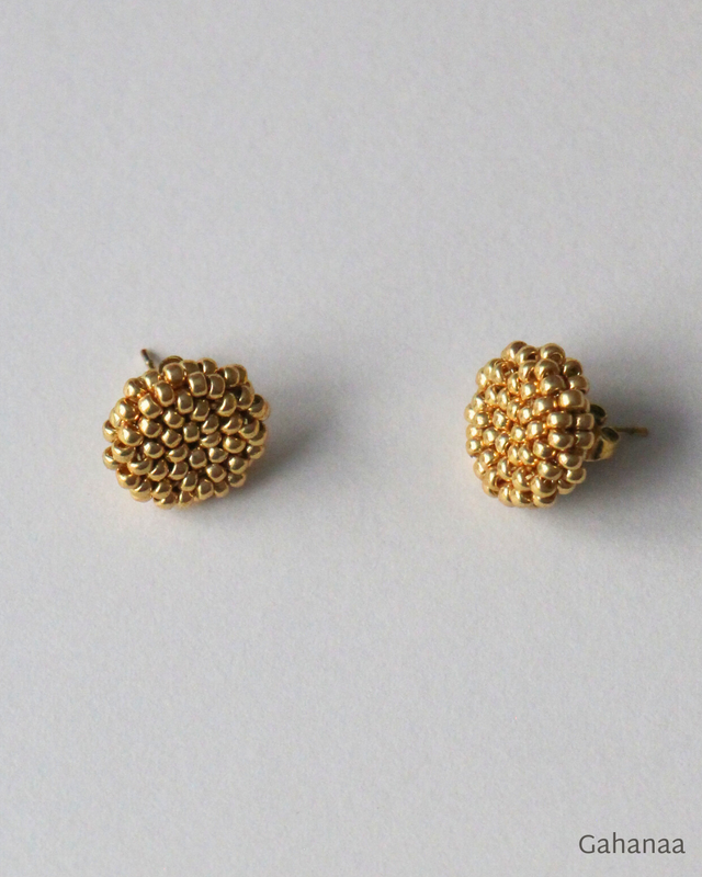 Noémie, puces d&#039;oreille dorées