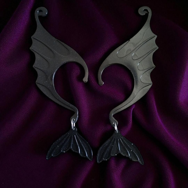 Kevyemmät Korvakäädyt Lohikäärme / Lightweight ear cuffs Dragon