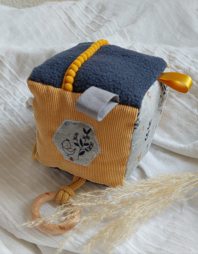 Cube d'éveil petits oiseaux