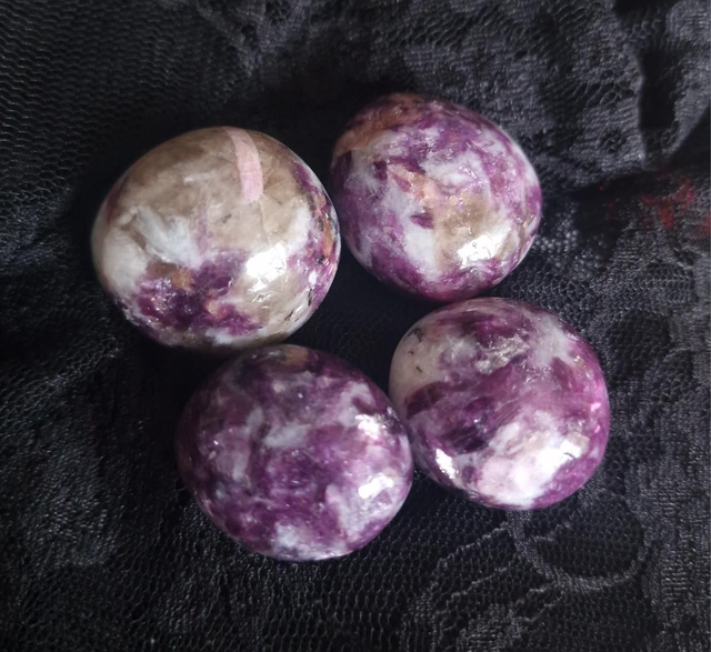 Lepidolite xl tumble