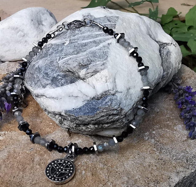 Chaîne de cheville Spinelle noir et Labradorite 