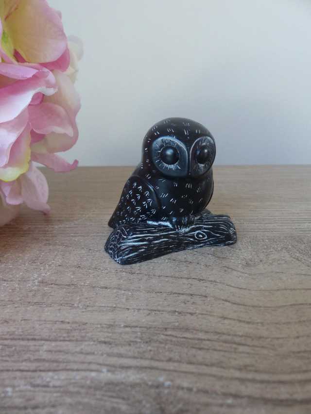 Figurine Chouette Noire en Pierre de Savon – Sculpture Artisanale Canadienne