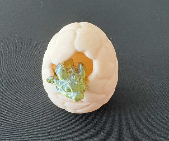 Mystery egg with myster articulated animal 