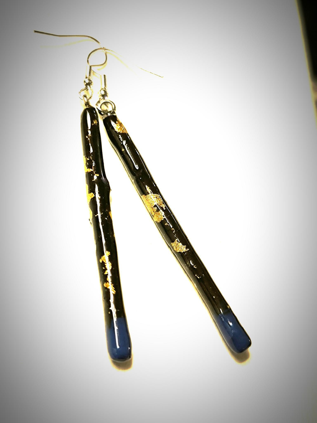 Boucles d'oreilles bâton noir or et bleu