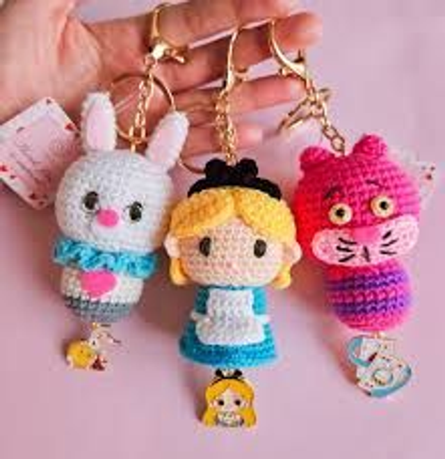 Chaveiro Amigurumi Alice do País das Maravilhas