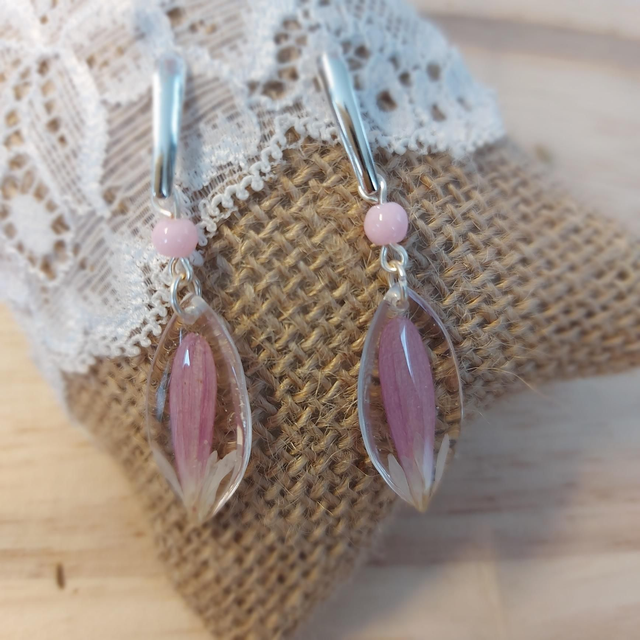 Boucles d'oreilles "Grâce" pendantes acier inoxydable Argent &amp; Pétales de Gerbera séchées Résinées 
