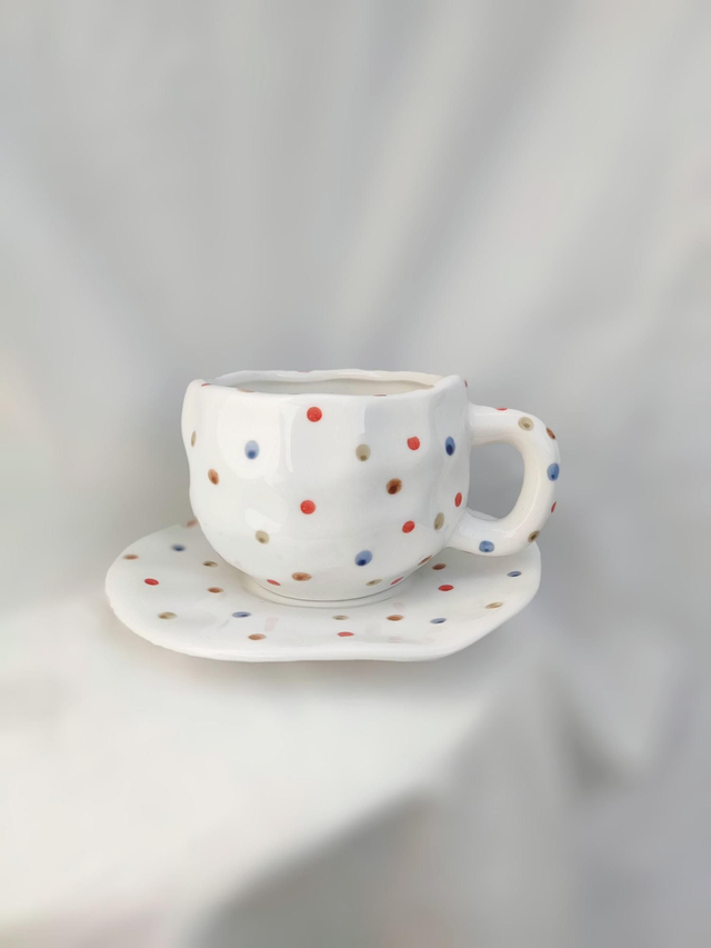 Tasse et soucoupe en céramique pois multicolores 