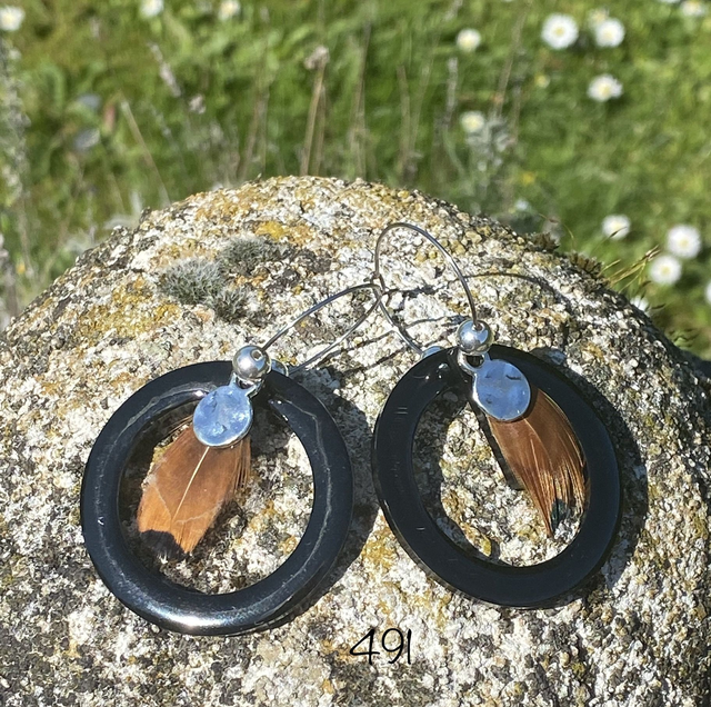 🖤Créoles argentées résine noire et plume n°491