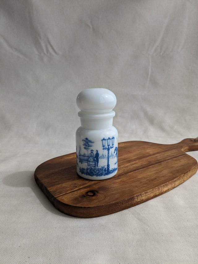 Flacon d&#039;apothicaire en opaline S