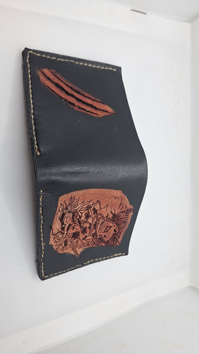 Portefeuille Cuir Noir Gravé Main | Porte-cartes Homme Femme Artisanat | Motif Unique Personnalisé