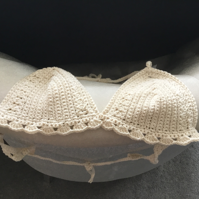 Bikini top cream small 28&#039; to 34&#039; A/B cup