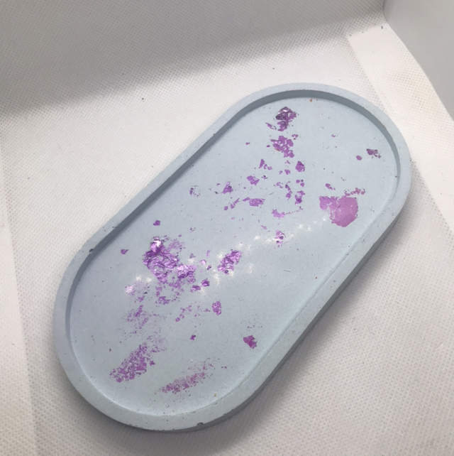 Plateau bleu feuille d’or violette 