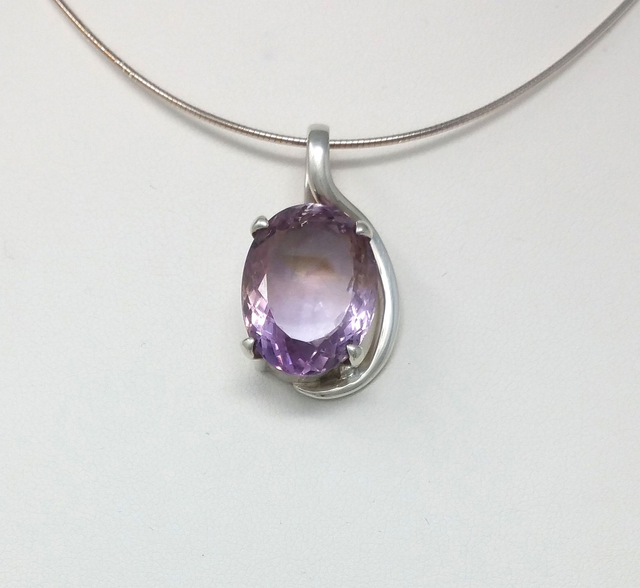PENDENTIF CABOCHON FACETTE D'AMETHYSTE CERTI DE 4 GRIFFES D'ARGENT MASSIF VENDU SANS CHAINE - 9128