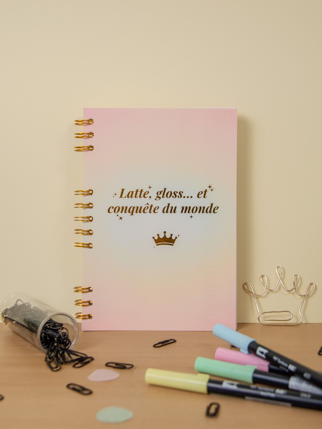 Latte, gloss et conquête du monde