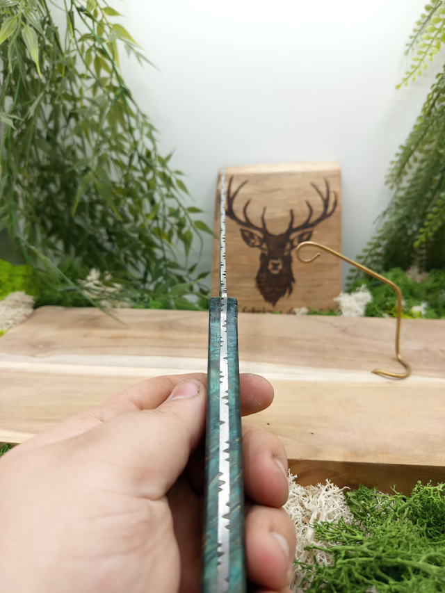 Couteau de cuisine artisanal – Alleima 12C27M poli miroir, guillochage intégral & loupe d’amboine | La Fabrique du Cerf