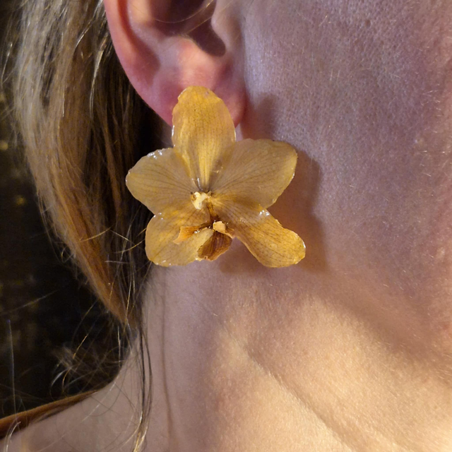 Boucles d’oreilles Orchidée – Bijou floral fait main 