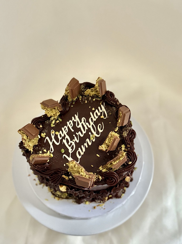 Dubai Kunafa chocolate Heart Cake