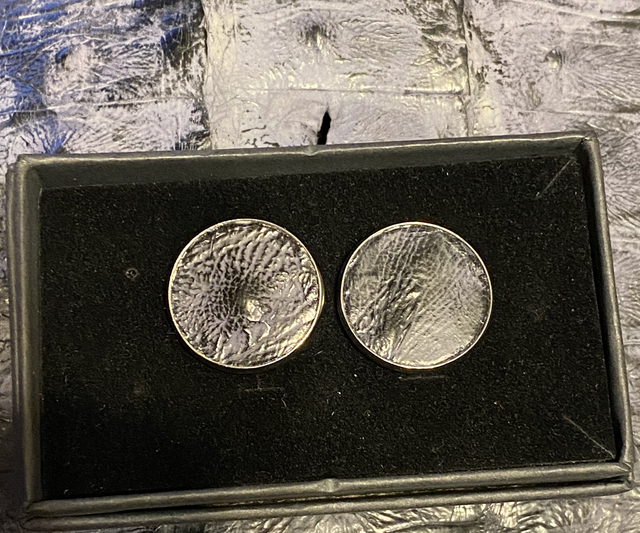 Bouton de manchette en cuir d’alligator 