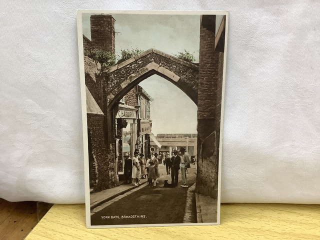 York Gate, Broadstairs, Kent, vintage unbranded postcard. Our Ref No. R553 £2.50