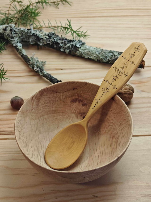 Cuillère en hêtre avec Kolrosing-C358