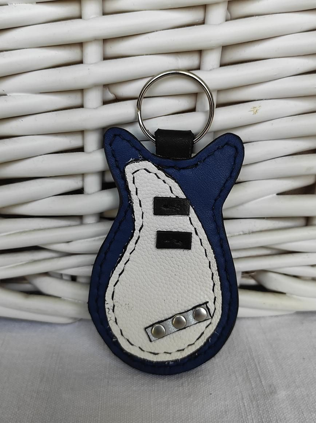 Porte clés guitare pour médiator 