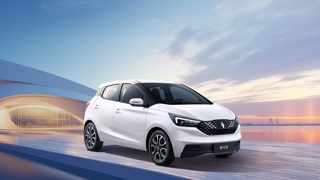 110 km/h JMEV3 4-seats 5-doors, 10" screen, 360º cam, app & air, 330km