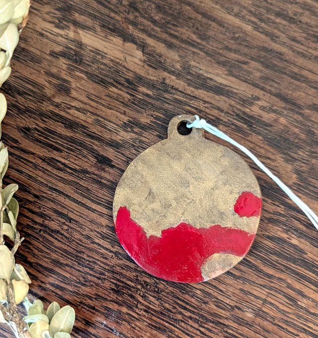 Boule de Noël rouge et dorée