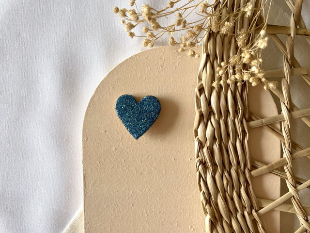 Pin’s Grand Coeur Paillettes colorées