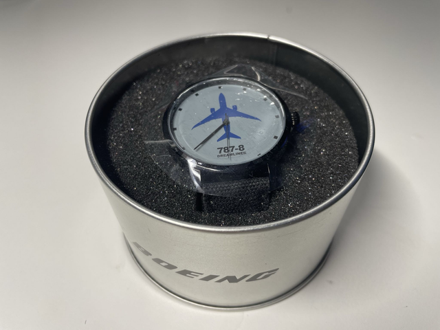 Official Boeing Watch gross Boeing 787 in Metallbox