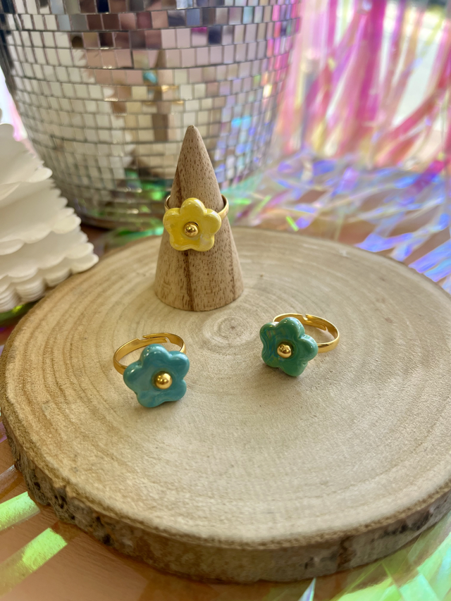 Bague fleur en céramique