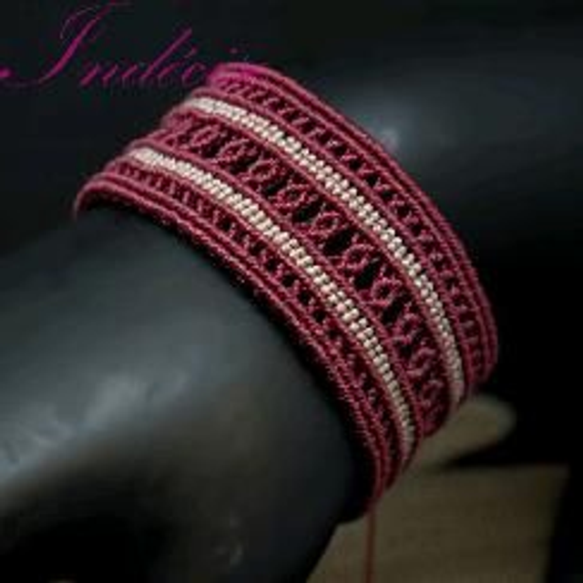 Manchette en macramé rouge, ajustable