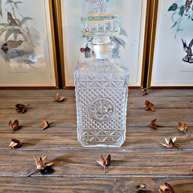 Carafe vintage en verre motif pointes de diamant et "étoiles" (whisky, cognac et autres alcool)