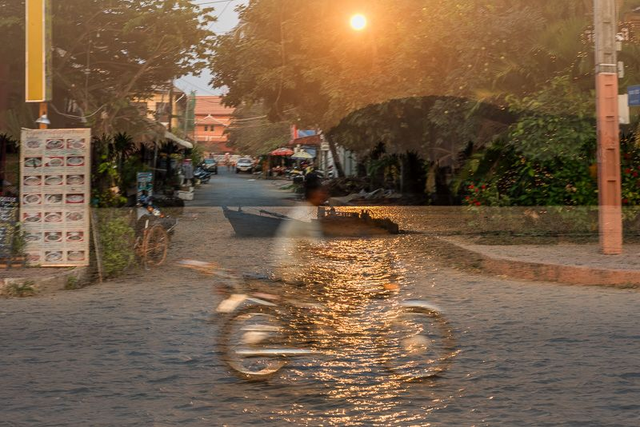 L’o dans la rue Fait la roue