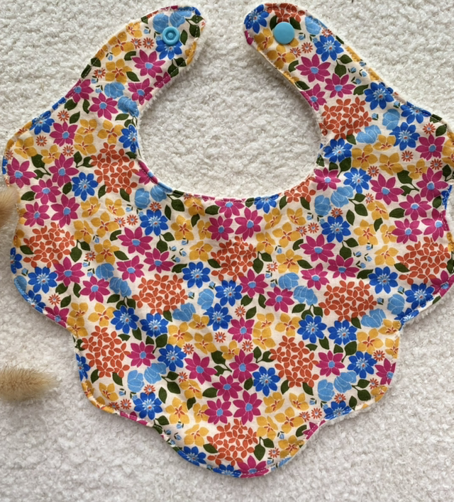 Bavoir festonné - Azalée 