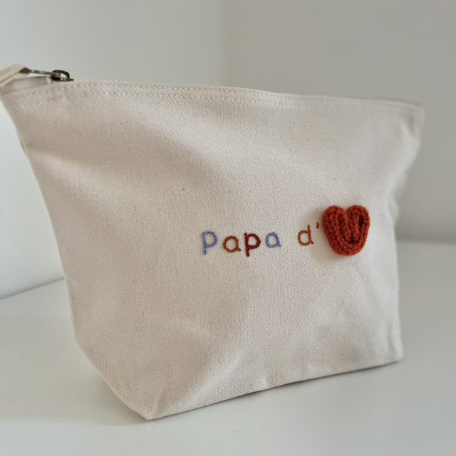 Pochette coton « mot d’amour » en broderie et tricotin à personnaliser 