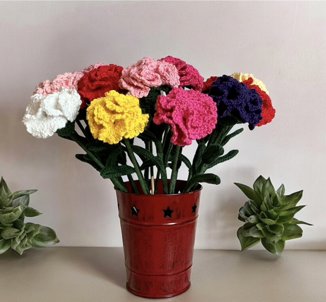 Crochet Carnation flowers.