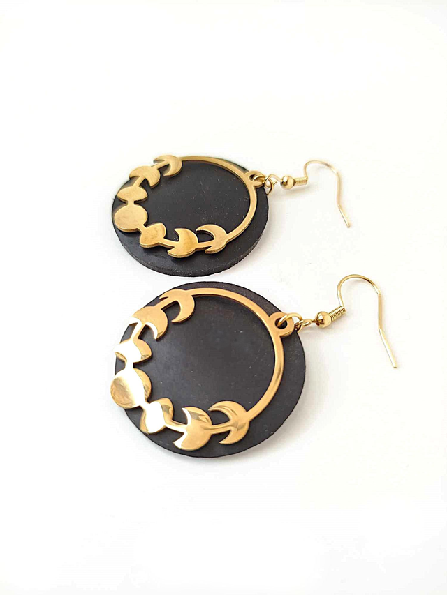 Boucles d&#039;Oreilles Upcyclées en Chambre à Air et Acier Inoxydable Doré - Femme sacrée