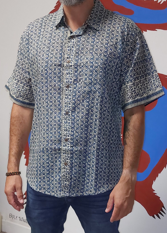 Chemise d&#039;été homme manches courtes, coton léger, motif floral bleu et beige