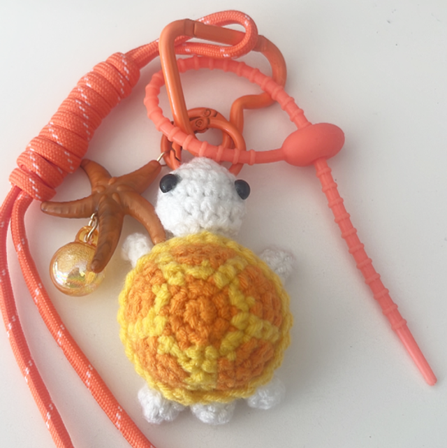 Bijou de sac tortue orange 